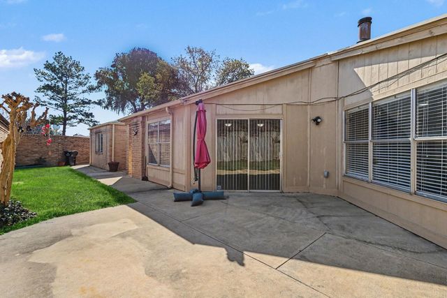 2450 Blackridge Road, Houston, TX 77067