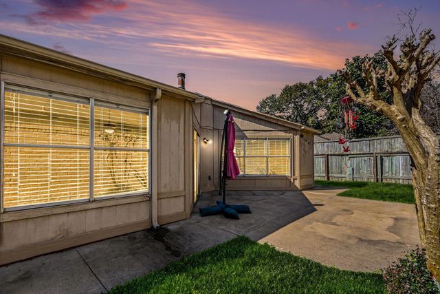 2450 Blackridge Road, Houston, TX 77067