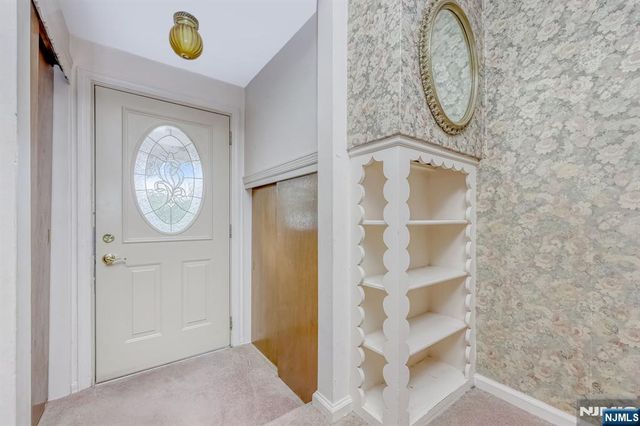 105 Arnot Place, Paramus, NJ 07652