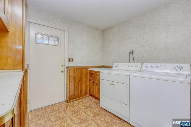 105 Arnot Place, Paramus, NJ 07652