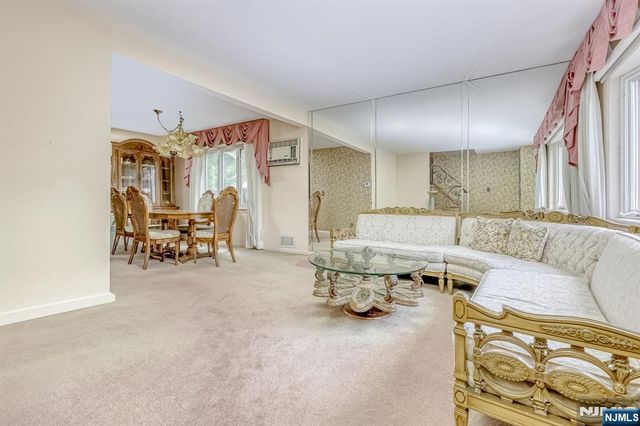 105 Arnot Place, Paramus, NJ 07652