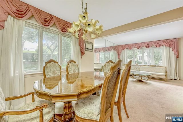 105 Arnot Place, Paramus, NJ 07652