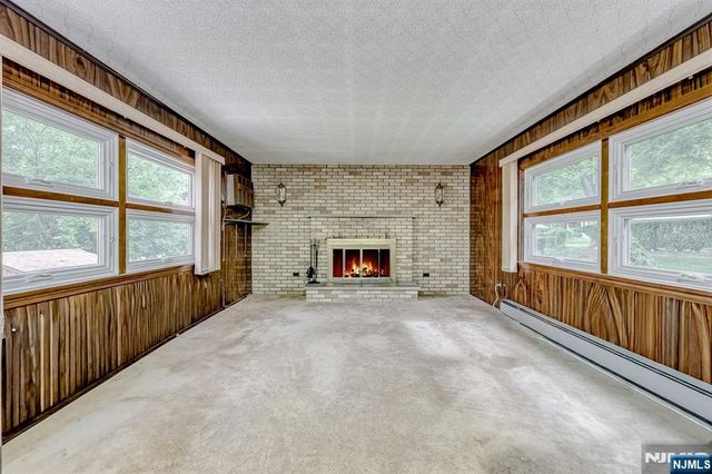 105 Arnot Place, Paramus, NJ 07652