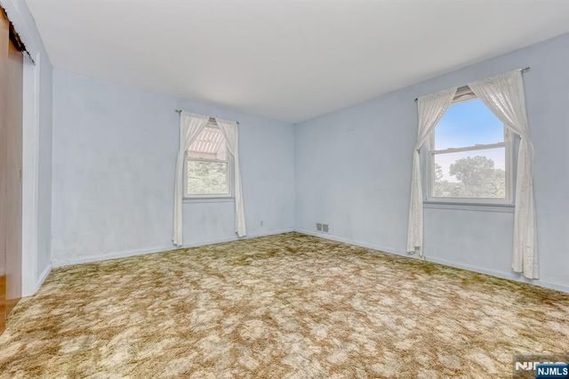 105 Arnot Place, Paramus, NJ 07652