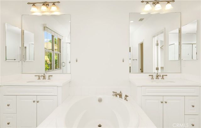 54 Lyndhurst, Irvine, CA 92620