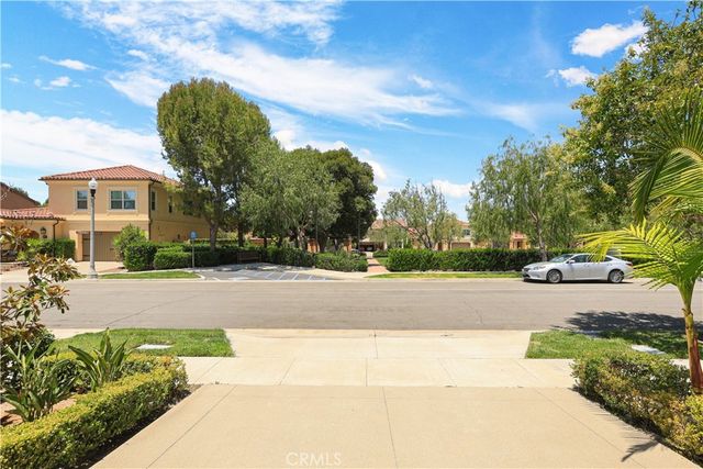 54 Lyndhurst, Irvine, CA 92620