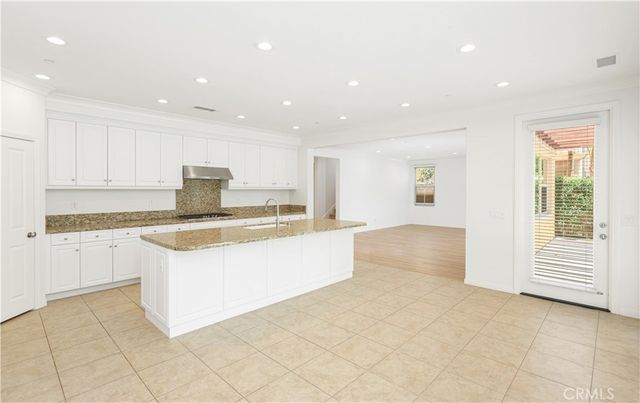 54 Lyndhurst, Irvine, CA 92620