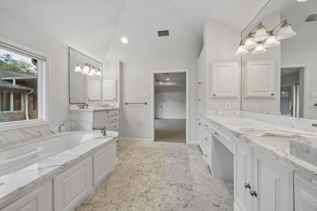 242 Maple Valley Road, Houston, TX 77056