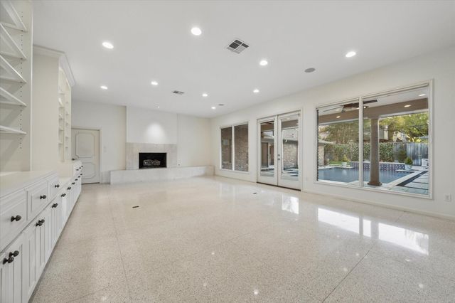 242 Maple Valley Road, Houston, TX 77056