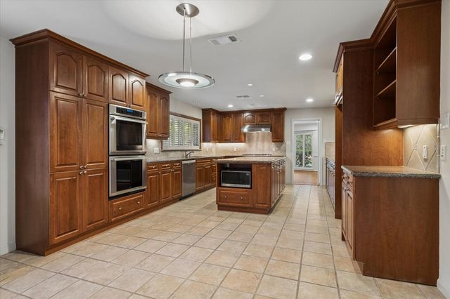 242 Maple Valley Road, Houston, TX 77056