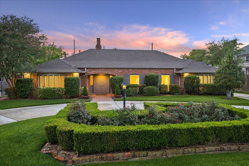 242 Maple Valley Road, Houston, TX 77056