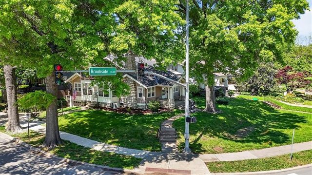 5850 Brookside Boulevard, Kansas City, MO 64113