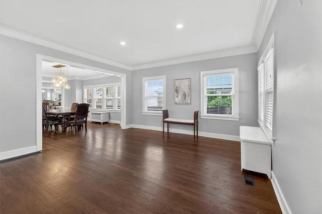 5850 Brookside Boulevard, Kansas City, MO 64113