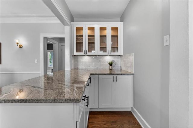 5850 Brookside Boulevard, Kansas City, MO 64113