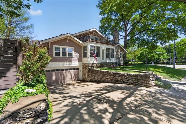 5850 Brookside Boulevard, Kansas City, MO 64113