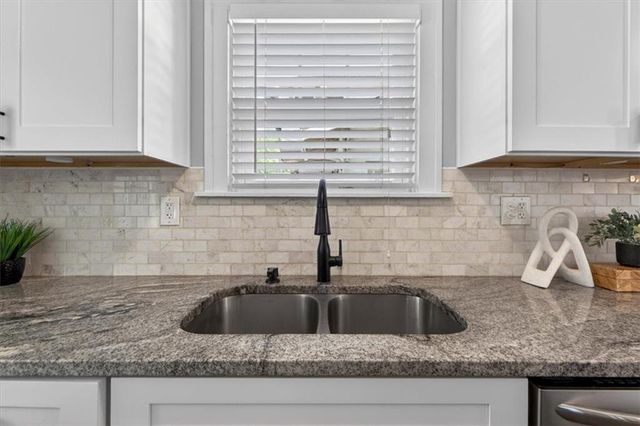 5850 Brookside Boulevard, Kansas City, MO 64113