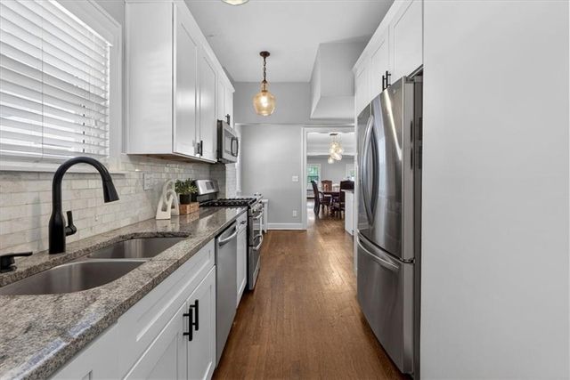 5850 Brookside Boulevard, Kansas City, MO 64113