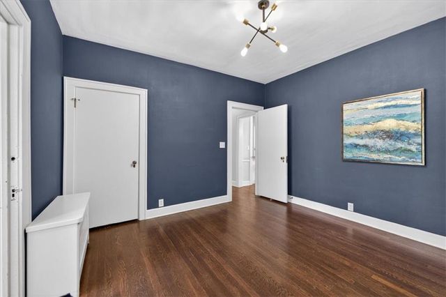 5850 Brookside Boulevard, Kansas City, MO 64113