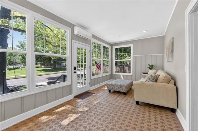 5850 Brookside Boulevard, Kansas City, MO 64113