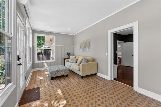 5850 Brookside Boulevard, Kansas City, MO 64113