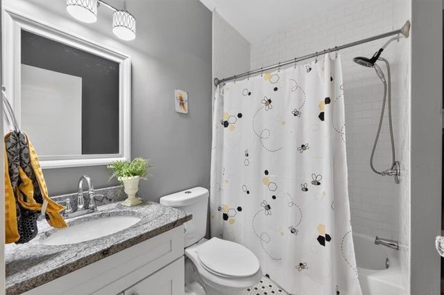 5850 Brookside Boulevard, Kansas City, MO 64113