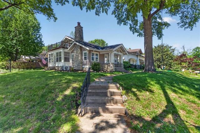 5850 Brookside Boulevard, Kansas City, MO 64113