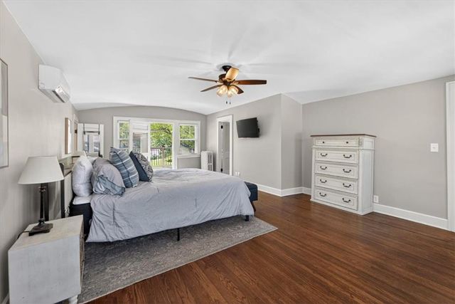 5850 Brookside Boulevard, Kansas City, MO 64113