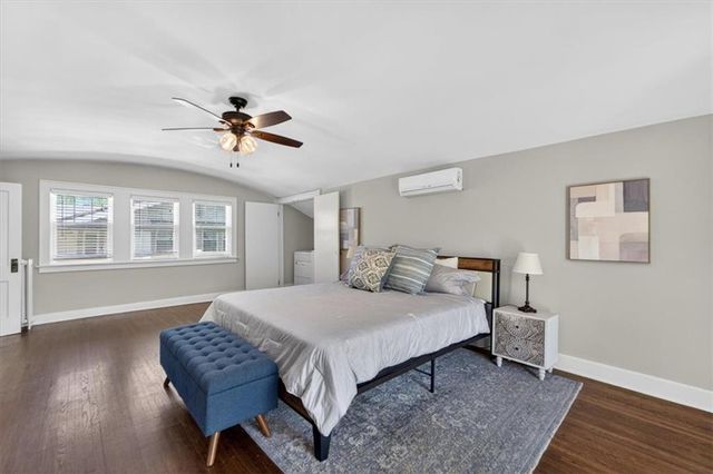 5850 Brookside Boulevard, Kansas City, MO 64113