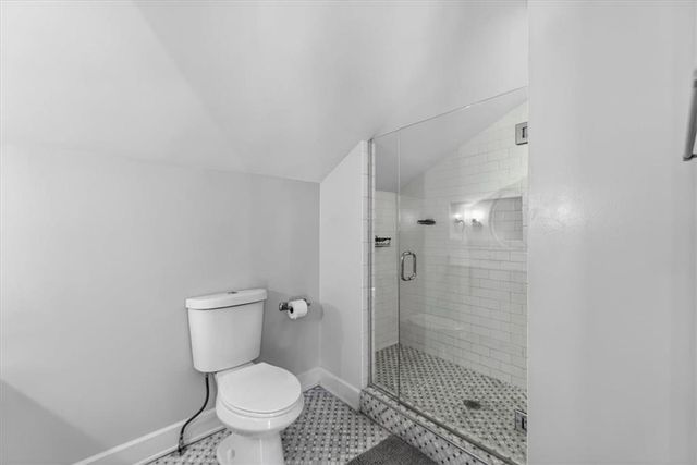 5850 Brookside Boulevard, Kansas City, MO 64113