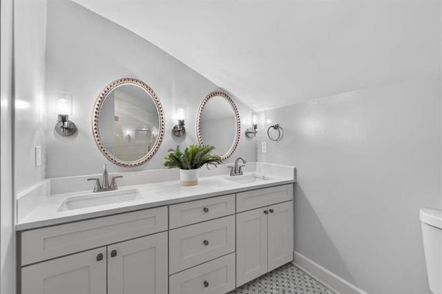 5850 Brookside Boulevard, Kansas City, MO 64113