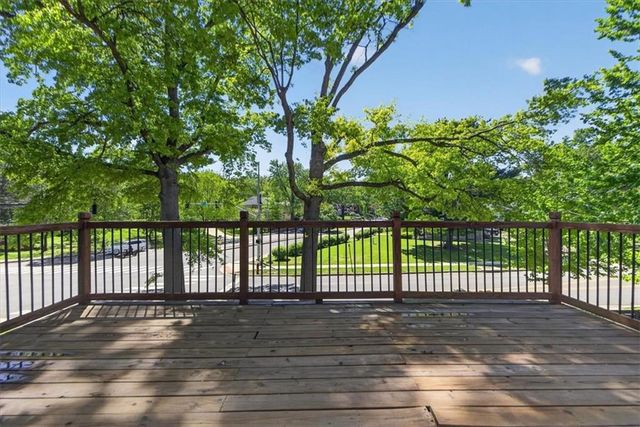 5850 Brookside Boulevard, Kansas City, MO 64113