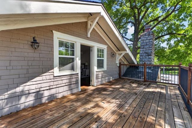 5850 Brookside Boulevard, Kansas City, MO 64113