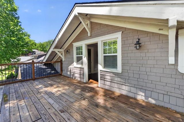 5850 Brookside Boulevard, Kansas City, MO 64113