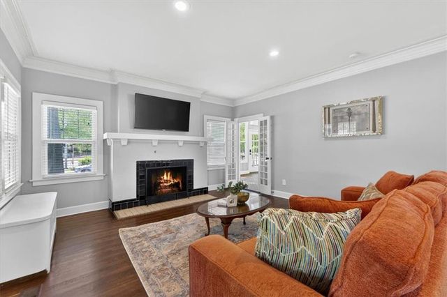 5850 Brookside Boulevard, Kansas City, MO 64113