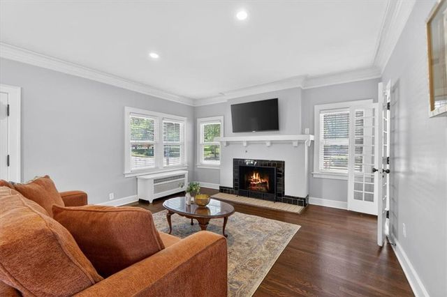 5850 Brookside Boulevard, Kansas City, MO 64113