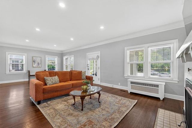 5850 Brookside Boulevard, Kansas City, MO 64113