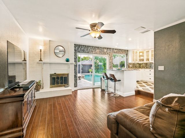 1409 Forestglen Drive, Lewisville, TX 75067