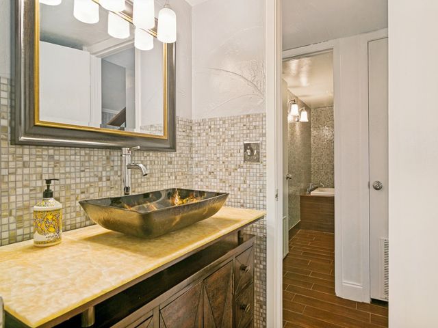 1409 Forestglen Drive, Lewisville, TX 75067