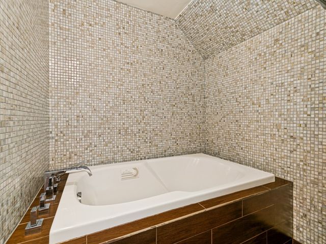 1409 Forestglen Drive, Lewisville, TX 75067