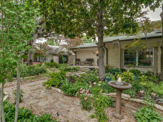 1409 Forestglen Drive, Lewisville, TX 75067