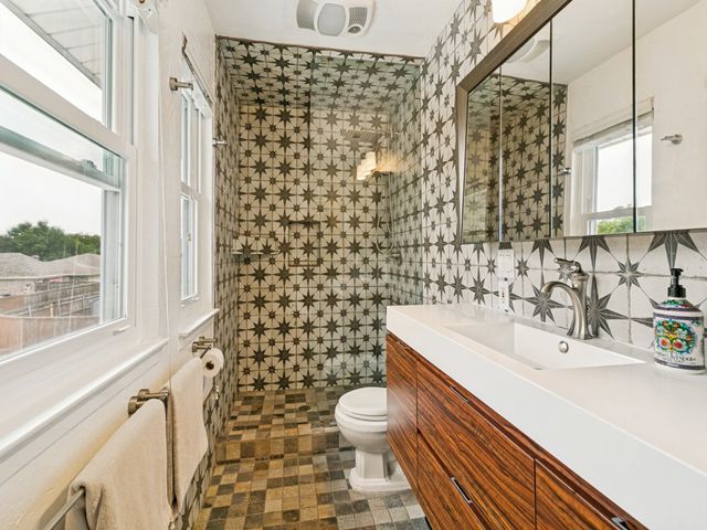 1409 Forestglen Drive, Lewisville, TX 75067