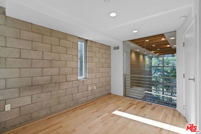 3450 Cahuenga Boulevard 801, Los Angeles, CA 90068