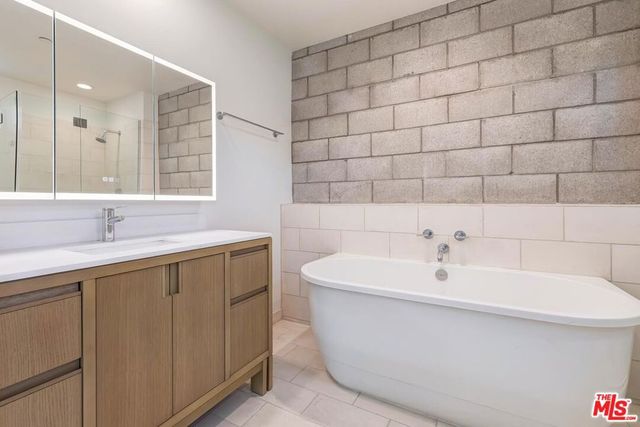 3450 Cahuenga Boulevard 801, Los Angeles, CA 90068