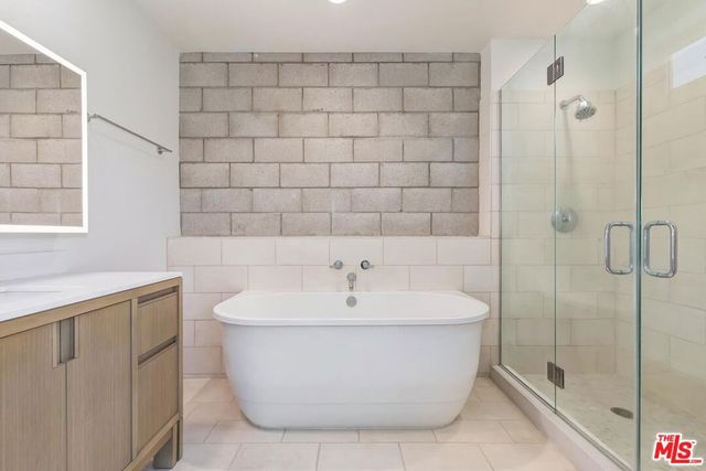 3450 Cahuenga Boulevard 801, Los Angeles, CA 90068