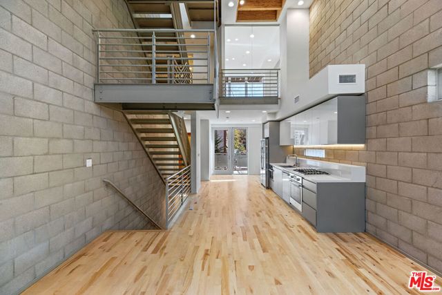 3450 Cahuenga Boulevard 801, Los Angeles, CA 90068