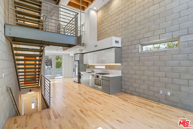 3450 Cahuenga Boulevard 801, Los Angeles, CA 90068