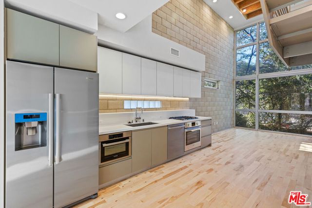 3450 Cahuenga Boulevard 801, Los Angeles, CA 90068
