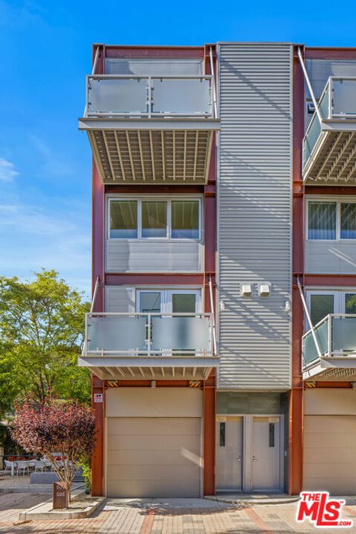 3450 Cahuenga Boulevard 801, Los Angeles, CA 90068