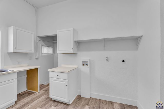 2012 SW 10th Ave, Topeka, KS 66604