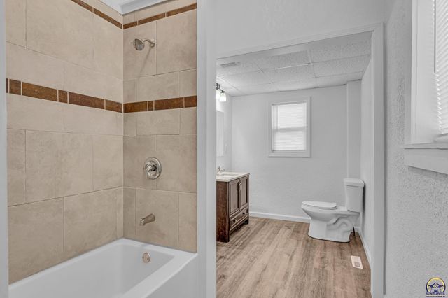 2012 SW 10th Ave, Topeka, KS 66604